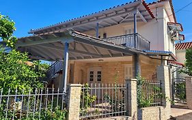 Traditional Stone House-Ideal For Families